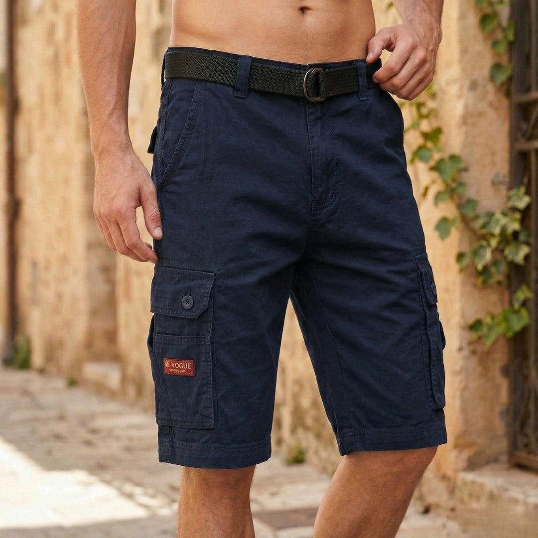 Axel herr shorts i grön med sidofickor, visad på modell