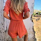 Detaljbild av knäppning på Lova oversize kortärmad damskjorta