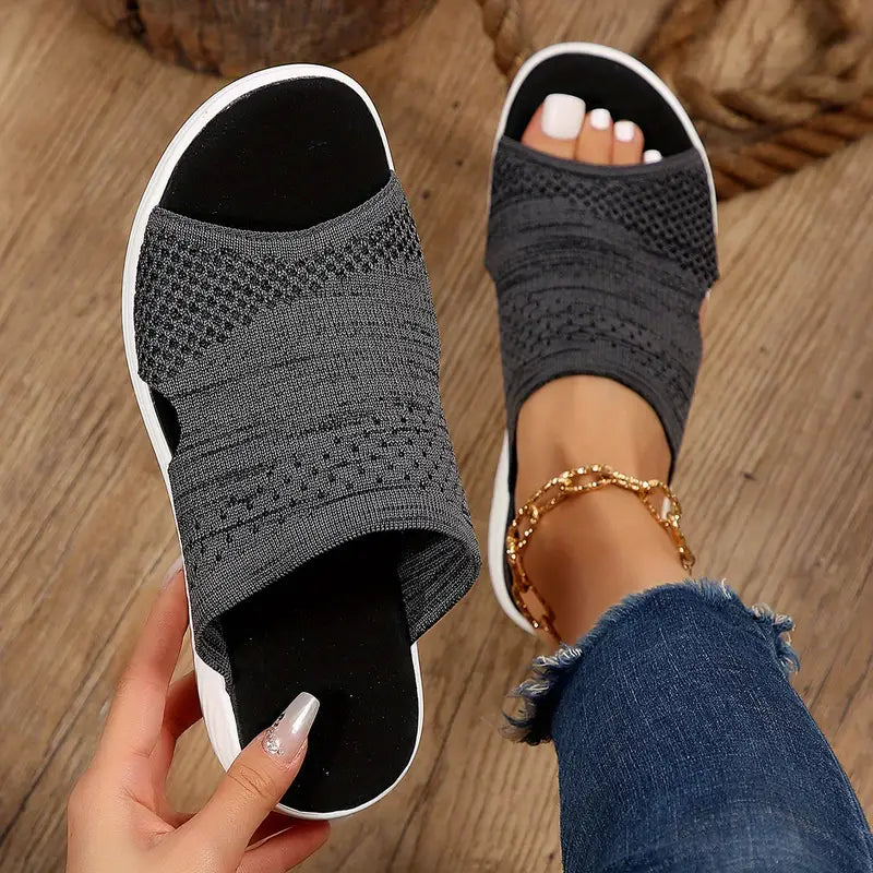 Soleil slides sedda från sidan – lätt och modern sommarsko för dam
