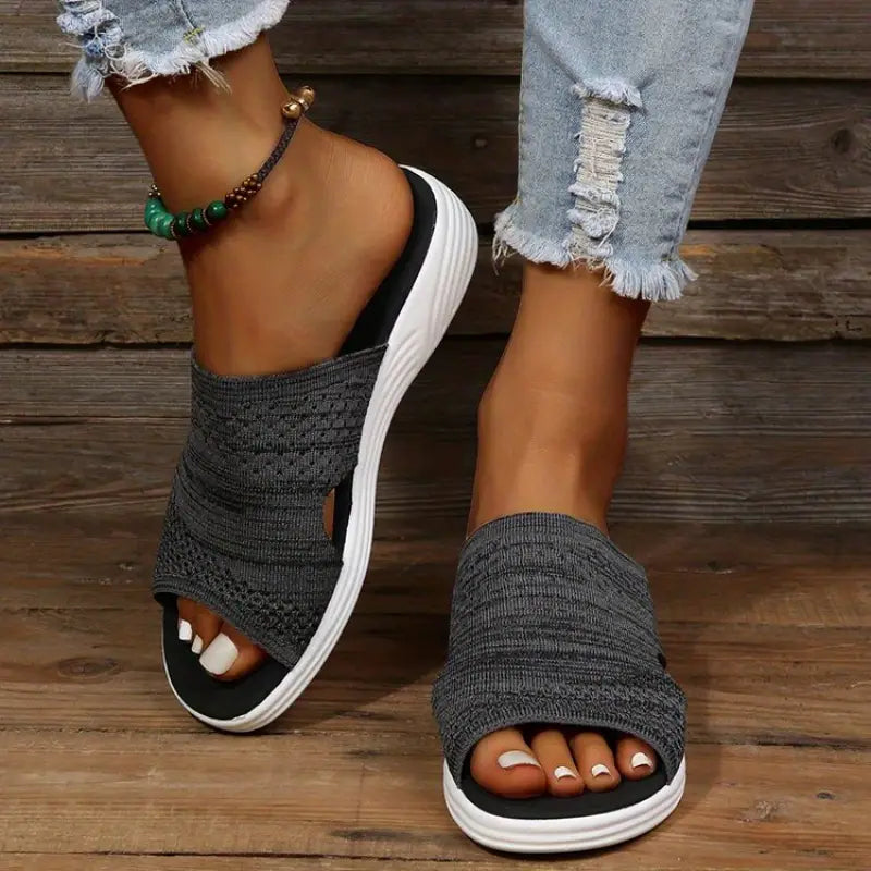 Dam ortopediska slip-on slides på fot – bekvämt gående hela dagen