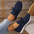 Närbild på bekväm sula och slip-on-design hos Britta sneakers