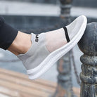 Närbild på stickad ovandel för Lenaro herrsneakers i rosa