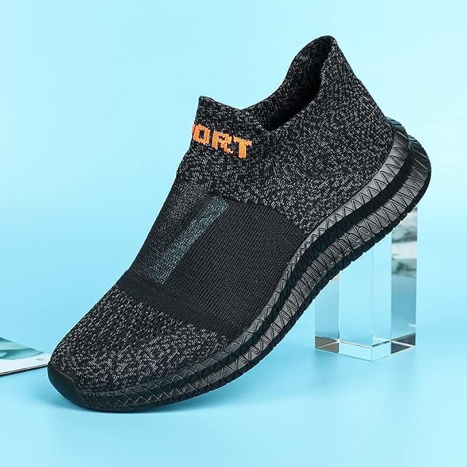 Lenaro svarta herrsneakers med rundad tå och lätt design