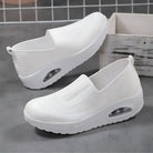 Lova slip-on sneakers med strukturerad yttersula för säkert grepp