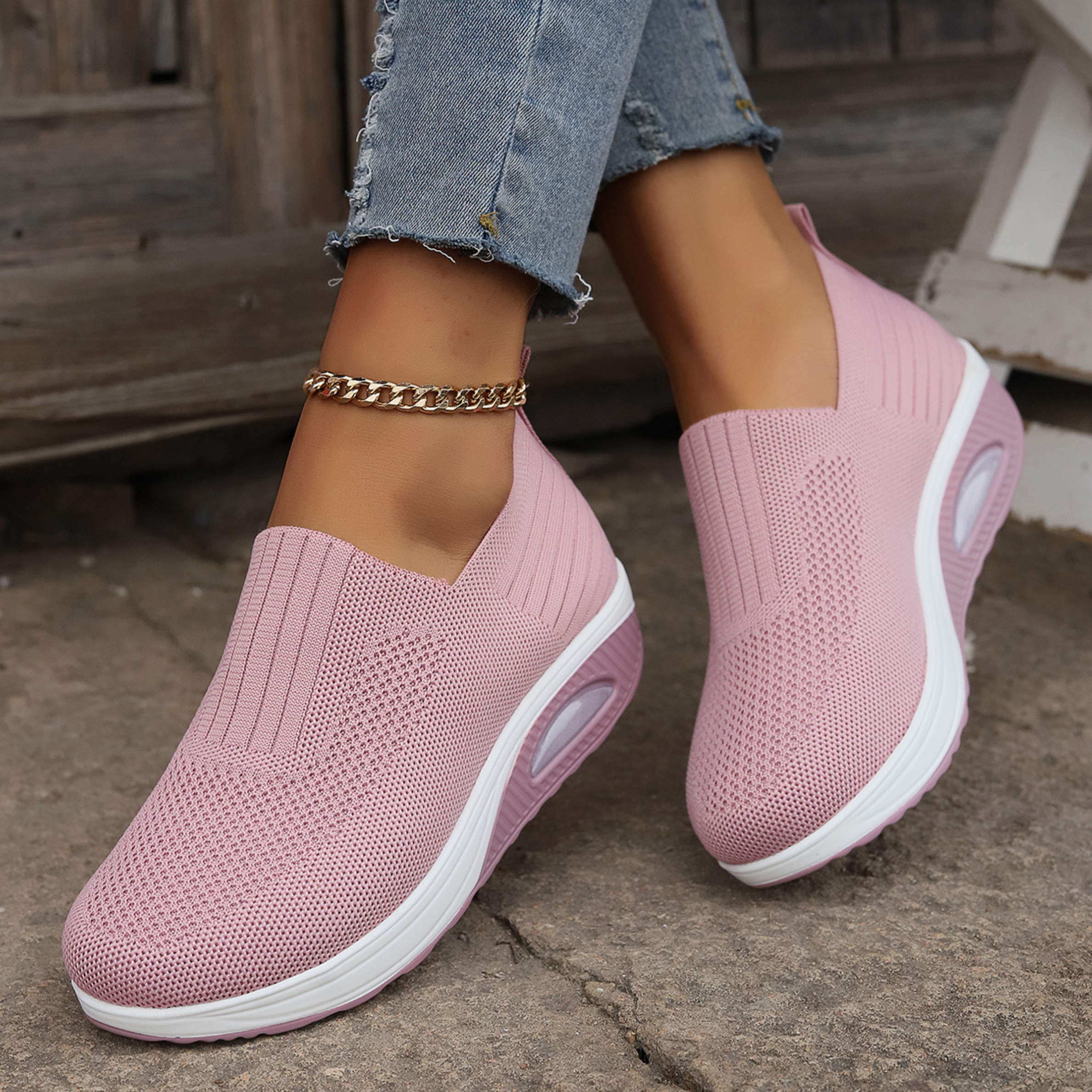 Lova slip-on damskor i mörkblå – mångsidig och modern design