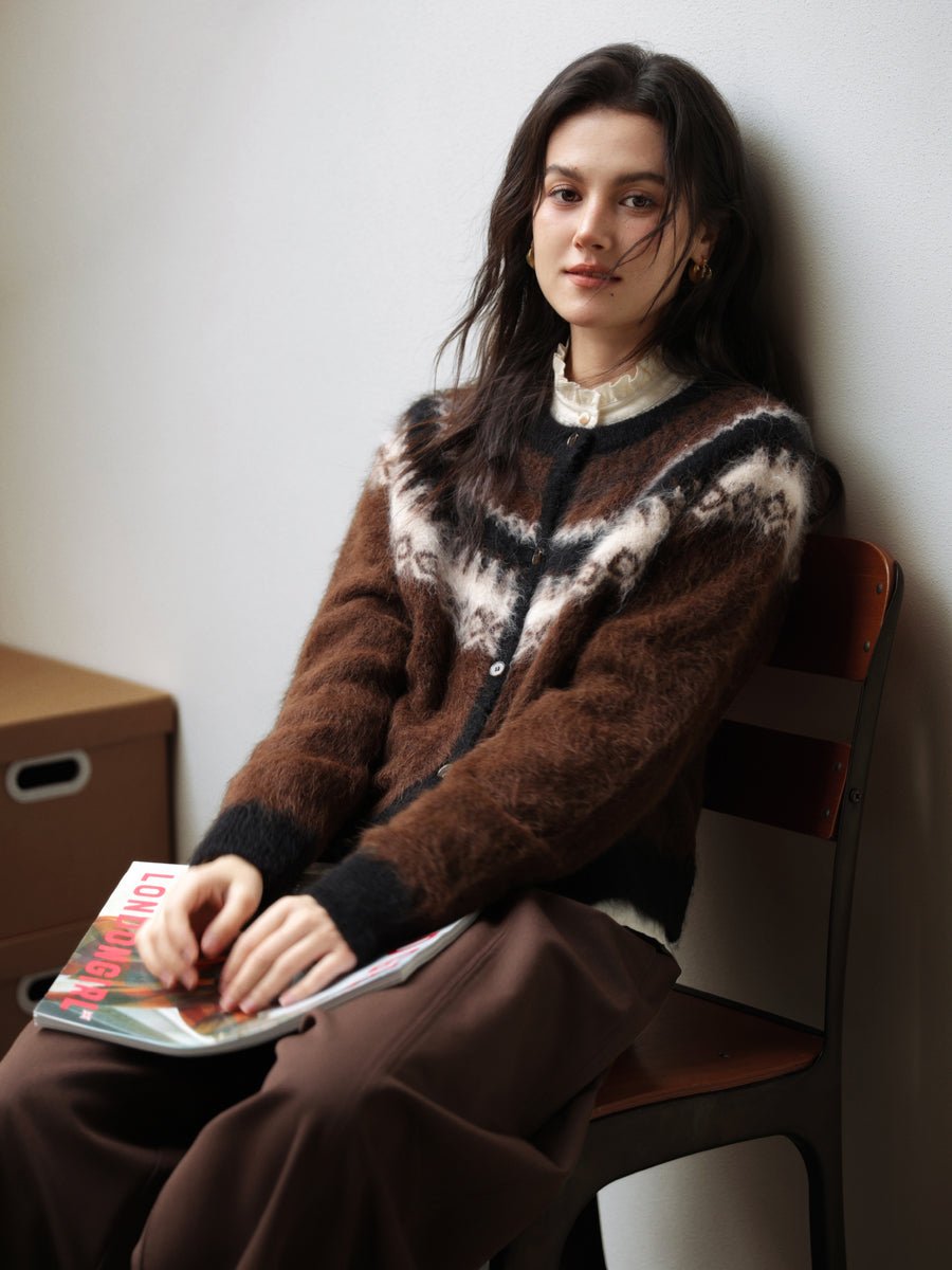 Lyra ullkofta bakifrån – elegant silhuett och passform
