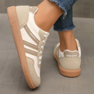 Ortopediska sneakers i vinröd färg för daglig användning