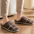 Relax tofflor i tre färger – svart, grå och brun
