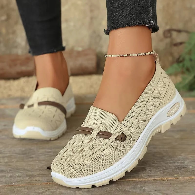 Rinda halkfria slip-on skor för dam i rött – stickad överdel och flexibel sula