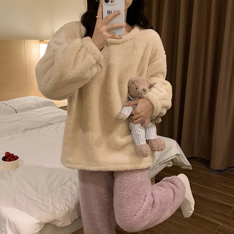 Pyjamasset dam med matchande överdel och byxor i fleece