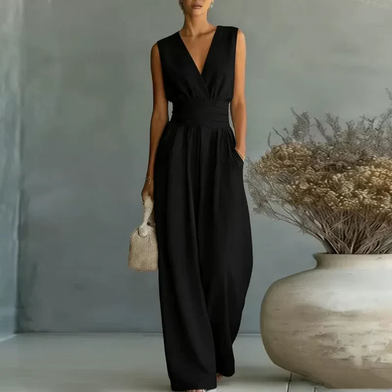 Röd damjumpsuit med skärp och smickrande silhuett – Vendela
