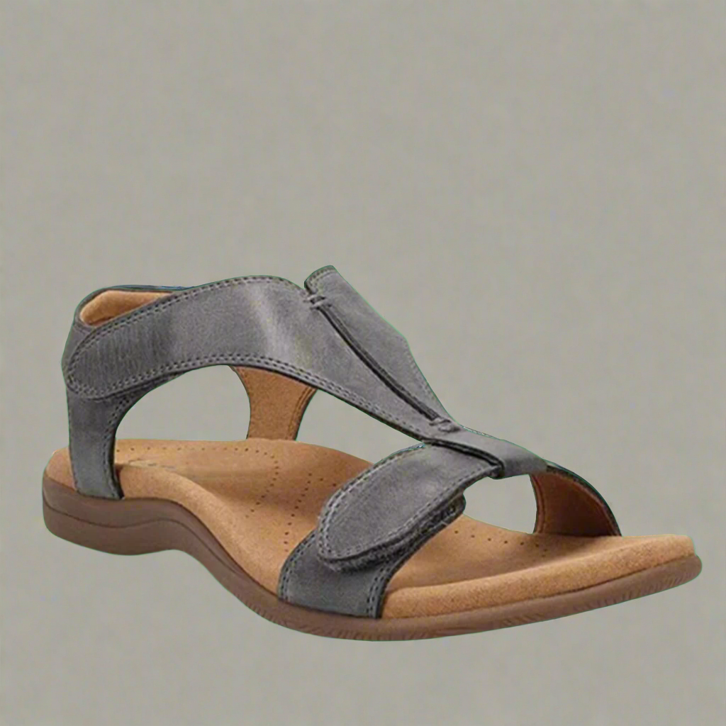 Vera lätta sandaler i off-white – elegant och mångsidig design