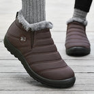 Svarta dam vinterboots Vera – enkel slip-on i vardagsmiljö
