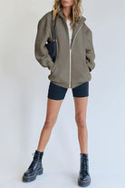 Framsida av Virelle oversized hoodie med heldragkedja och huva
