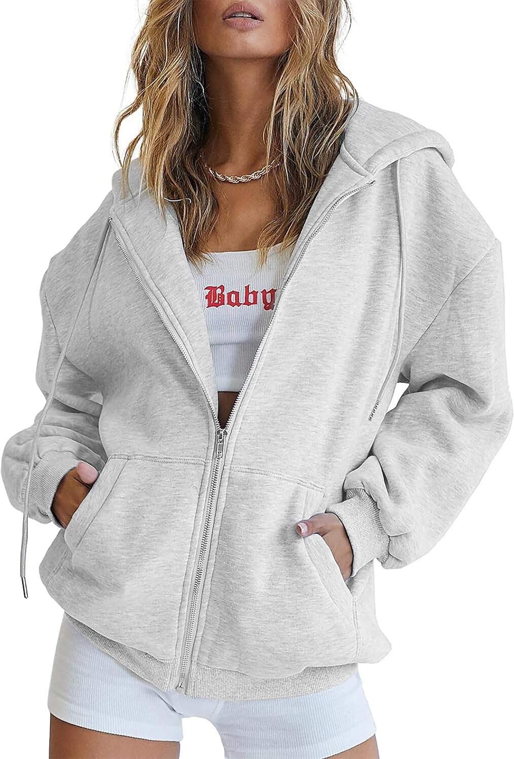 Grågröna Virelle hoodie – sedd bakifrån med detalj på huva